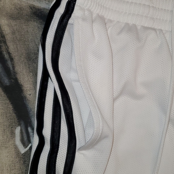 Adidas mens basketball shorts - Picture 3 of 6